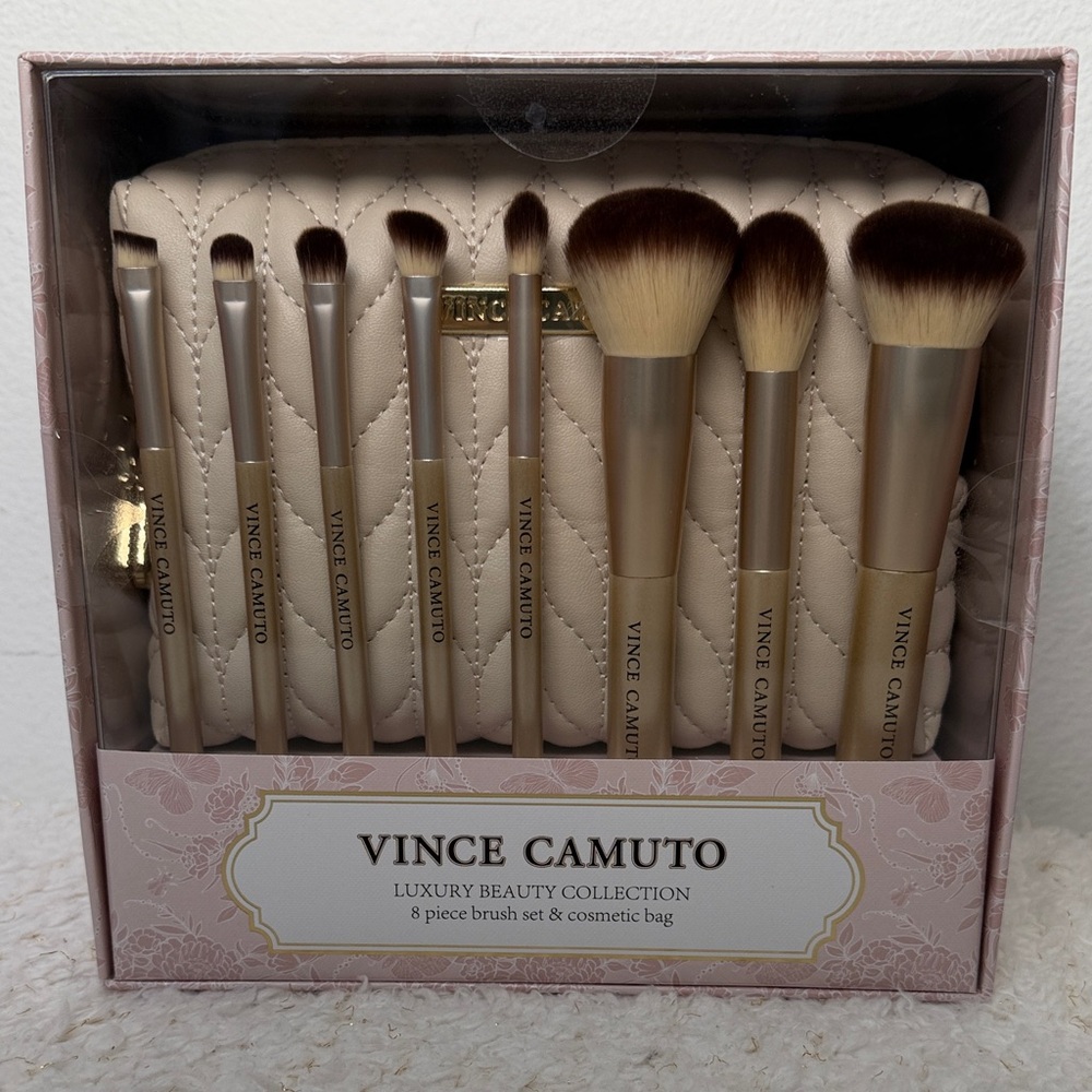 Vince Camuto Luxury Beauty Brush Set  8‎ pc brush and one cosmetic bag